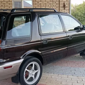 Mitsubishi Chariot 1995
