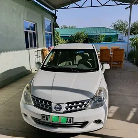 Nissan Tiida 2011