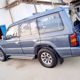Mitsubishi Pajero 1992