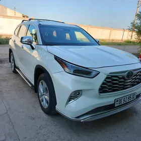 Toyota Highlander 2021