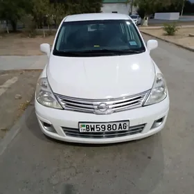 Nissan Versa 2012