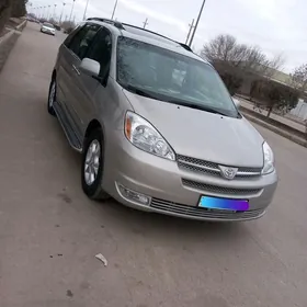 Toyota Sienna 2004