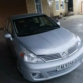 Nissan Versa 2012