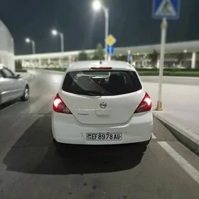 Nissan Versa 2011
