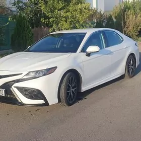 Toyota Camry 2021