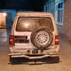 Mitsubishi Pajero 1993
