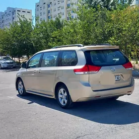 Toyota Sienna 2010