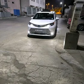 Toyota Sienna 2022