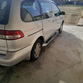 Toyota Sienna 2003