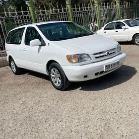 Toyota Sienna 2000