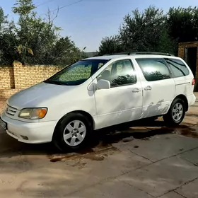 Toyota Sienna 2001