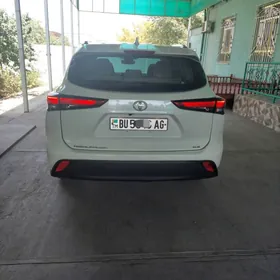 Toyota Highlander 2021