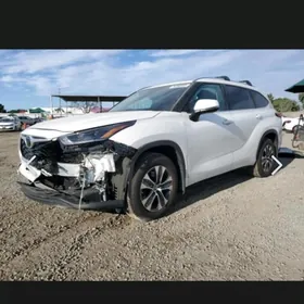 Toyota Highlander 2021
