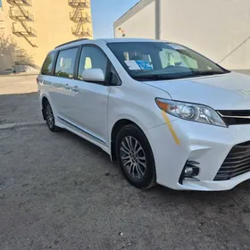 Toyota Sienna 2020
