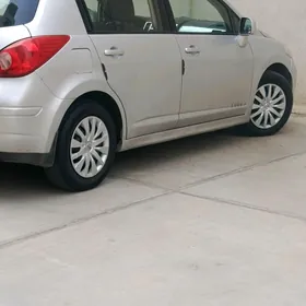 Nissan Versa 2011