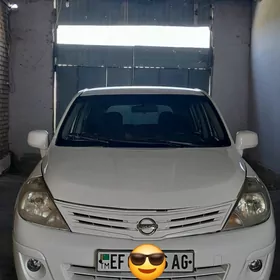 Nissan Versa 2011