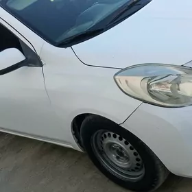 Nissan Versa 2011