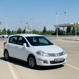 Nissan Versa 2011