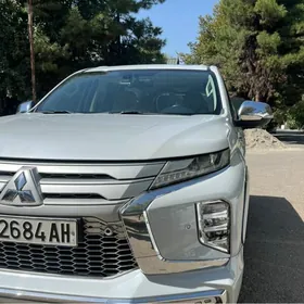 Mitsubishi Pajero 2020