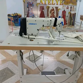 Tikinçilik enjamlary stol