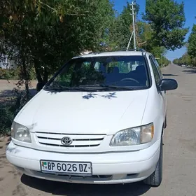 Toyota Sienna 1999