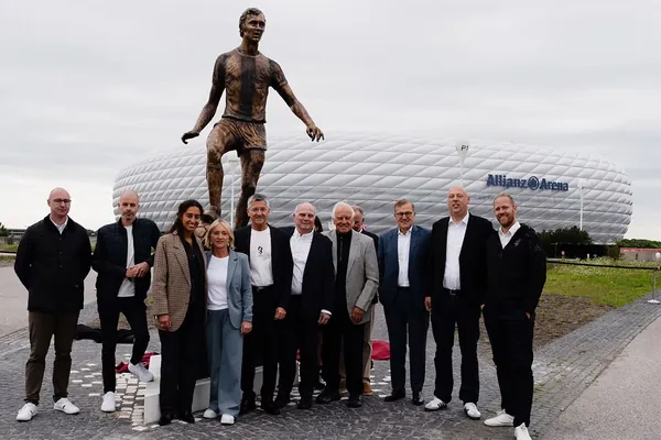 “Bawariýa” öz stadionynyň öňünde Frans Bekkenbauere ýadygärlik dikdi