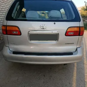 Toyota Sienna 1999