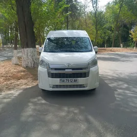 Toyota Hiace 2021
