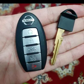 Nissan Pathfinder acar yitdi