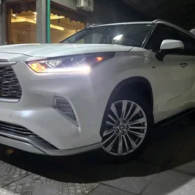Toyota Highlander 2021
