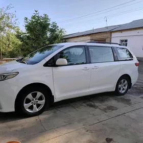 Toyota Sienna 2016