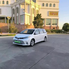 Toyota Sienna 2020