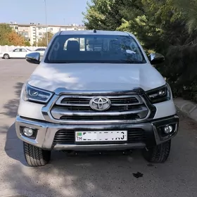 Toyota Hilux 2025