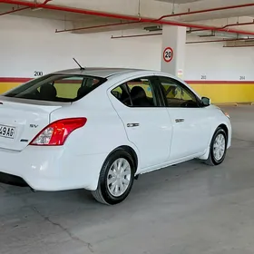 Nissan Versa 2015