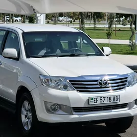 Toyota Fortuner 2013