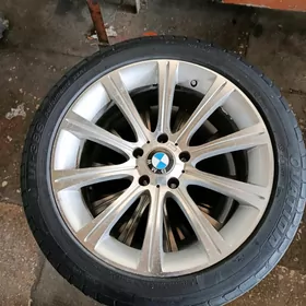 disks 18