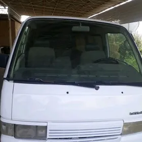 Nissan Urvan 1990
