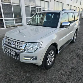 Mitsubishi Pajero 2015