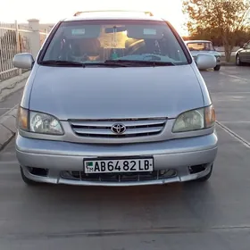 Toyota Sienna 2001