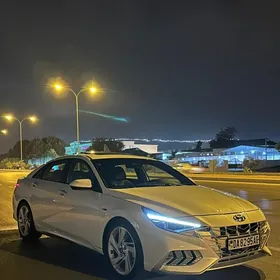 Hyundai Elantra 2022
