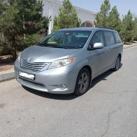 Toyota Sienna 2016