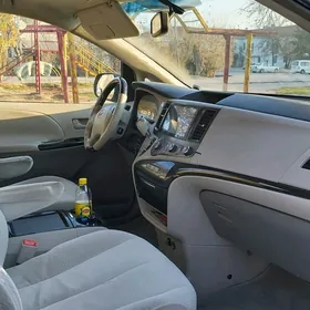 Toyota Sienna 2010