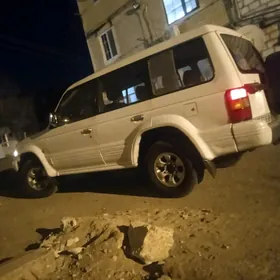Mitsubishi Pajero 1992