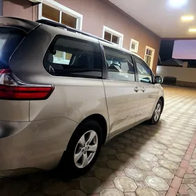 Toyota Sienna 2016
