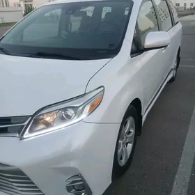 Toyota Sienna 2020