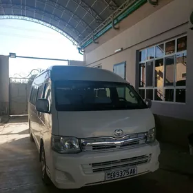 Toyota Hiace 2013
