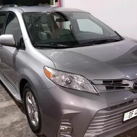 Toyota Sienna 2018