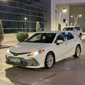 Toyota Camry 2021