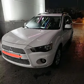 Mitsubishi Outlander 2013