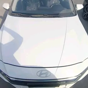 Hyundai Elantra 2025